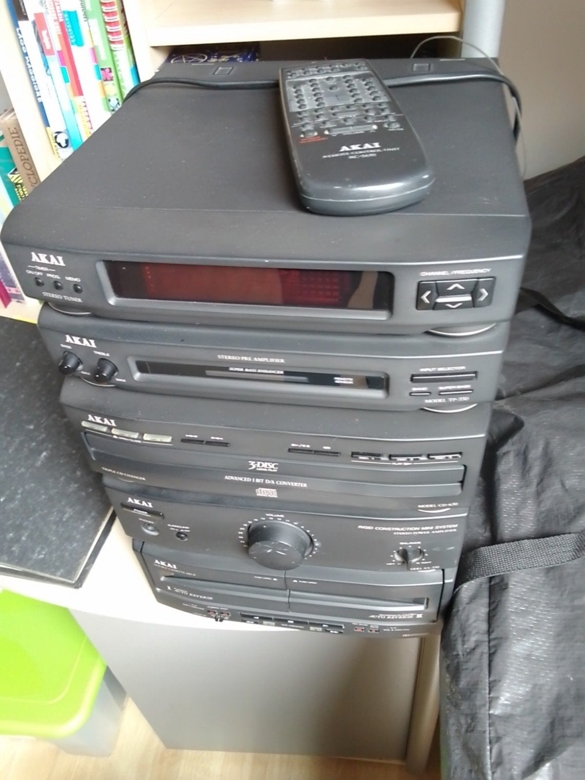boîtiers stéréo Akai de 50 watts chacun, télécommande avec, Enlèvement, Akai