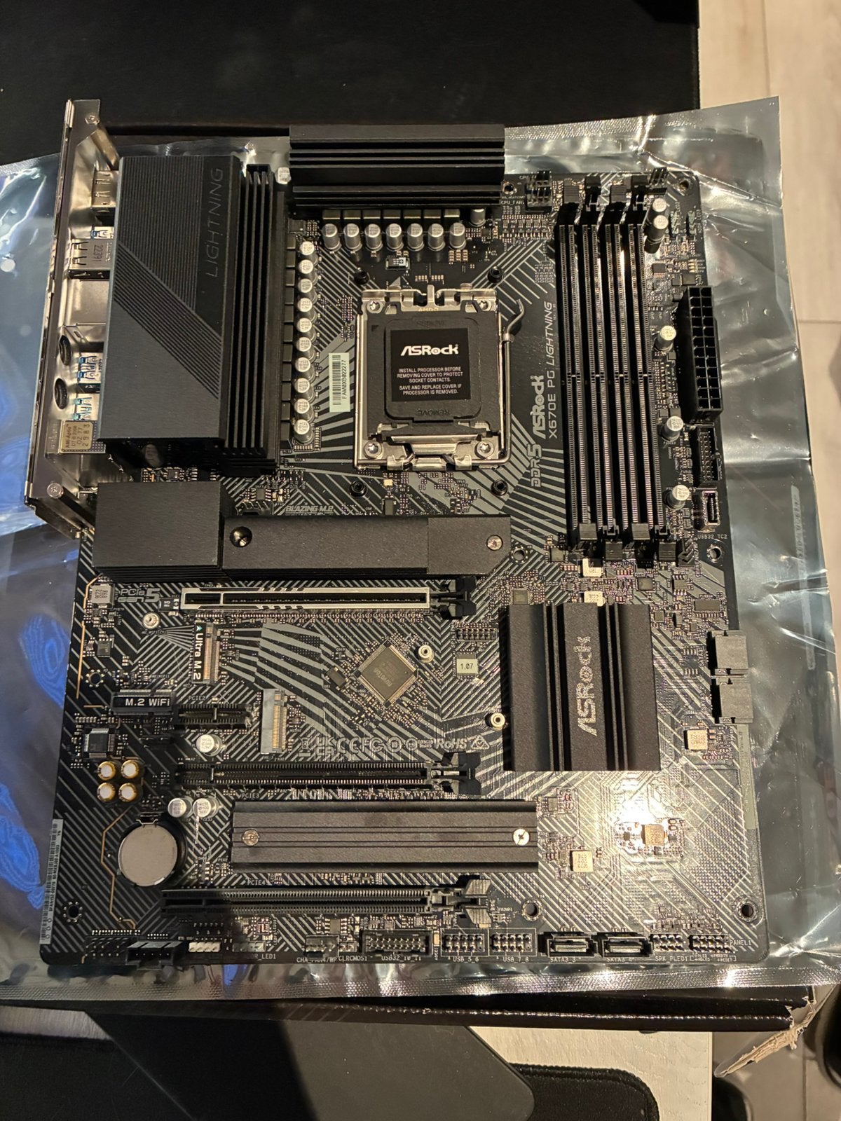 Asrock x670e pg lightning, Computers en Software, Moederborden, Ophalen, Zo goed als nieuw
