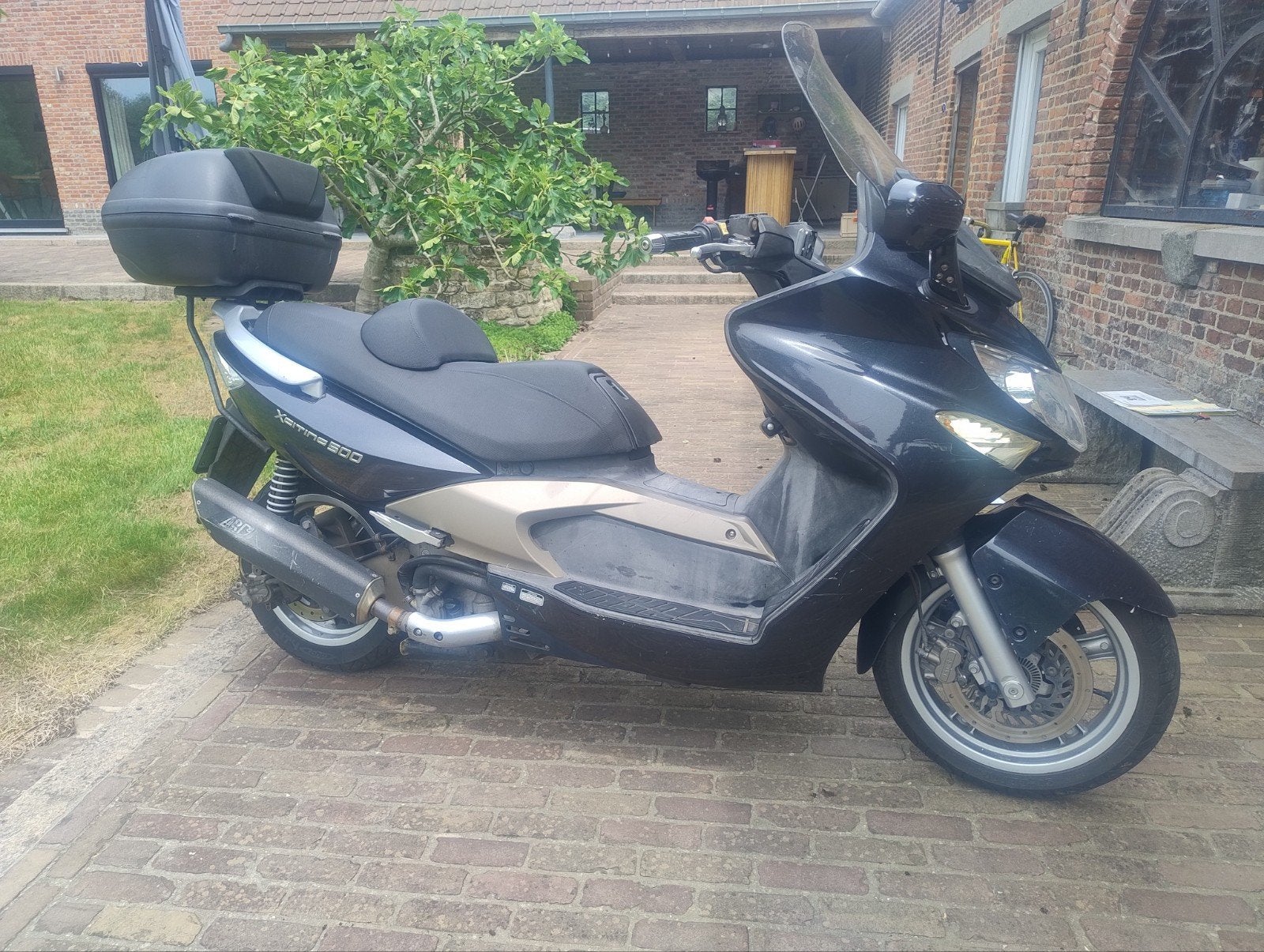 Kymco motorscooter 500 cc, Ophalen