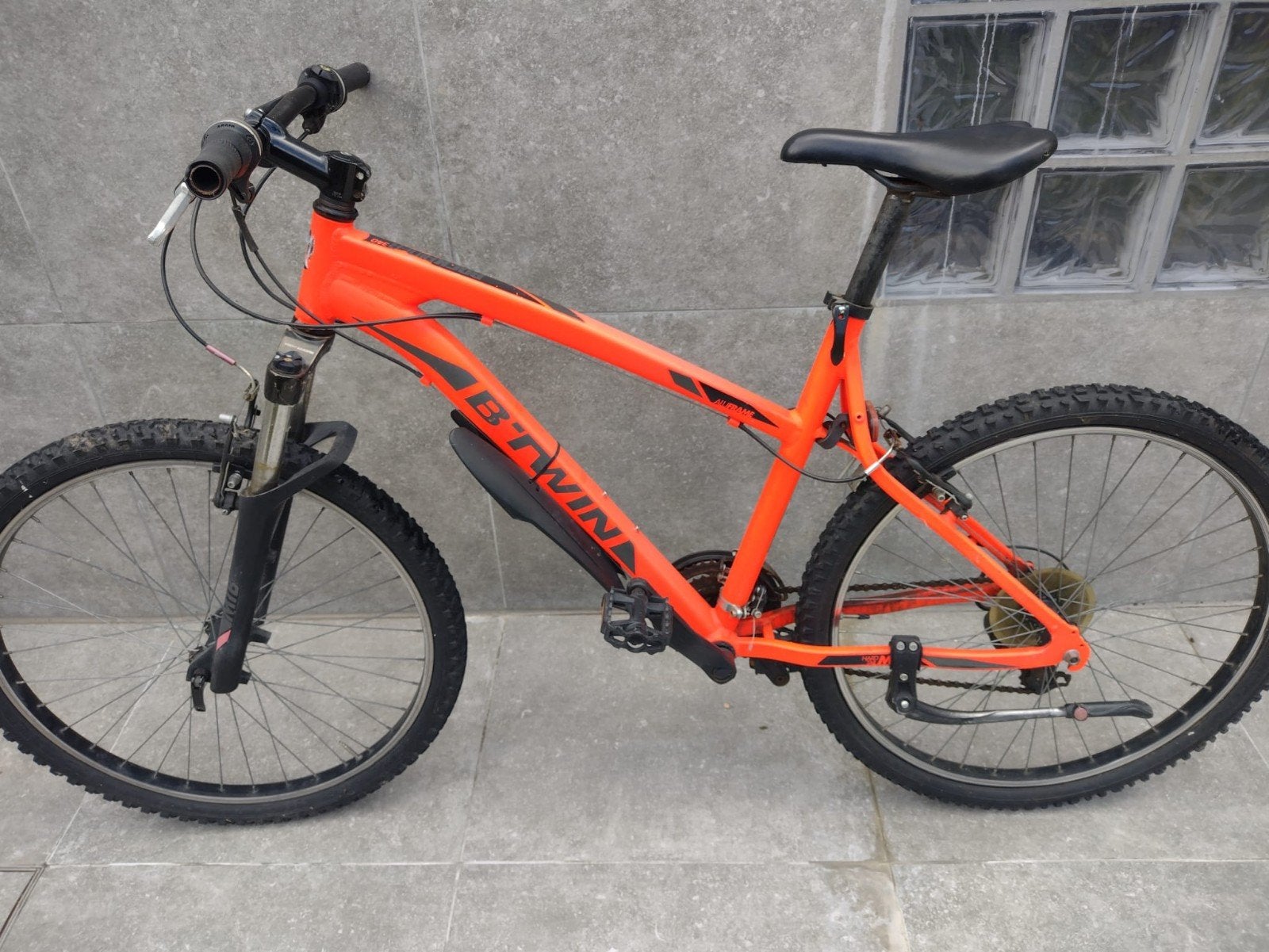 VTT B-TWIN 26"POUCES AVEC SUSPENSION, Enlèvement