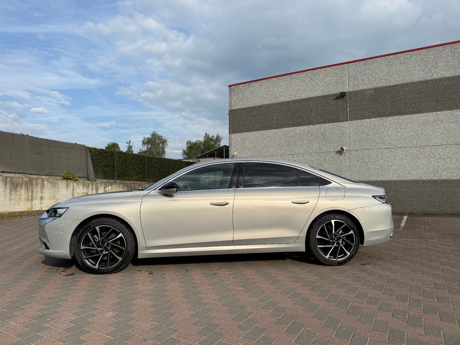DS9 RIVOLI + 1.6 Plug-in Hybride 2025 10000Km met Garantie, Auto's, DS, 4 cilinders, Beige, Leder, Bedrijf