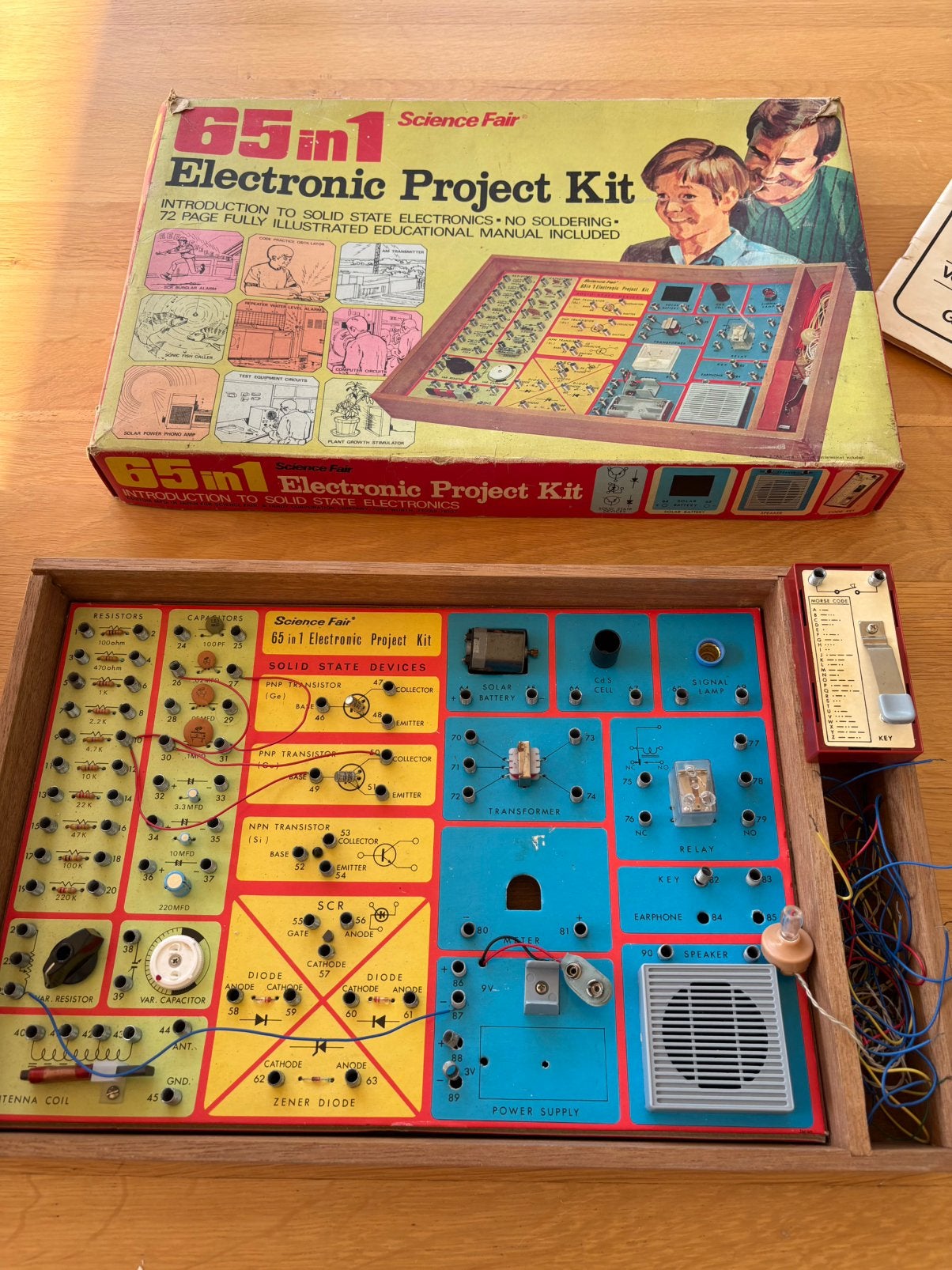 Vintage Science Fair 65-in-1 Electronic Project Kit (1972), Ophalen