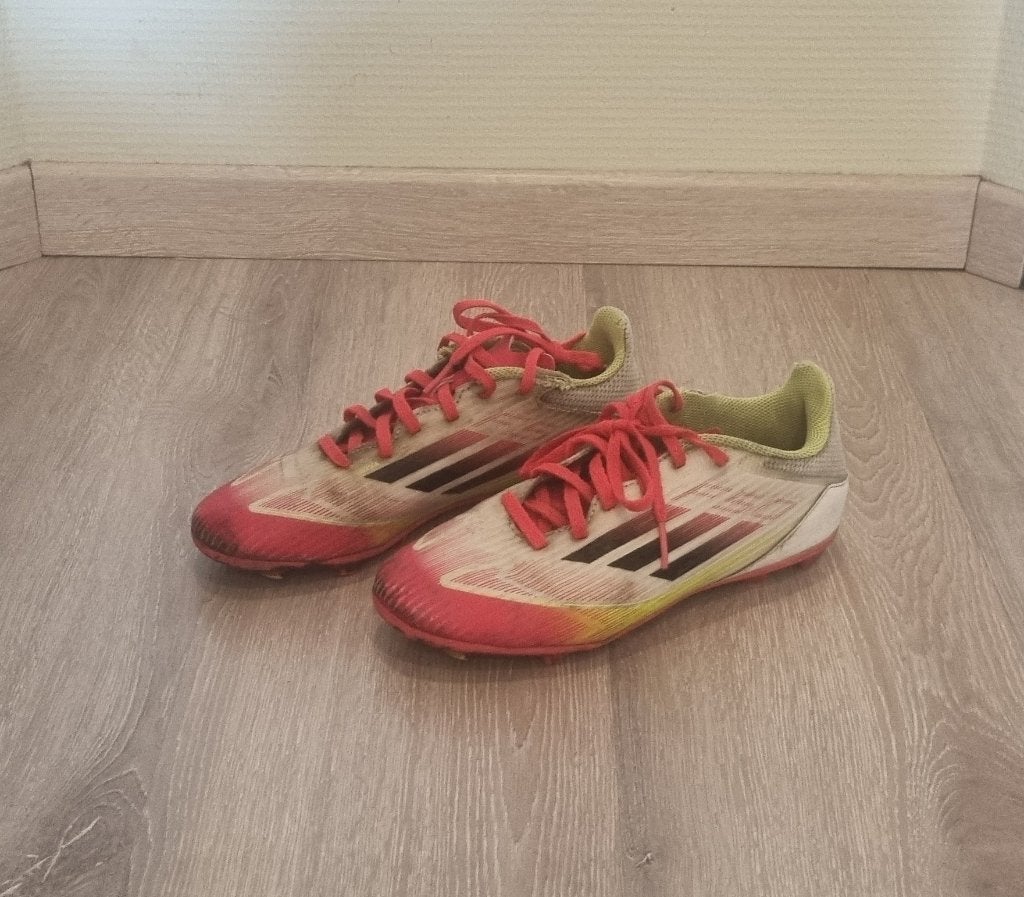 Adidas F50 League FG/MG blanches - taille 36, Enlèvement ou Envoi, Utilisé, Chaussures