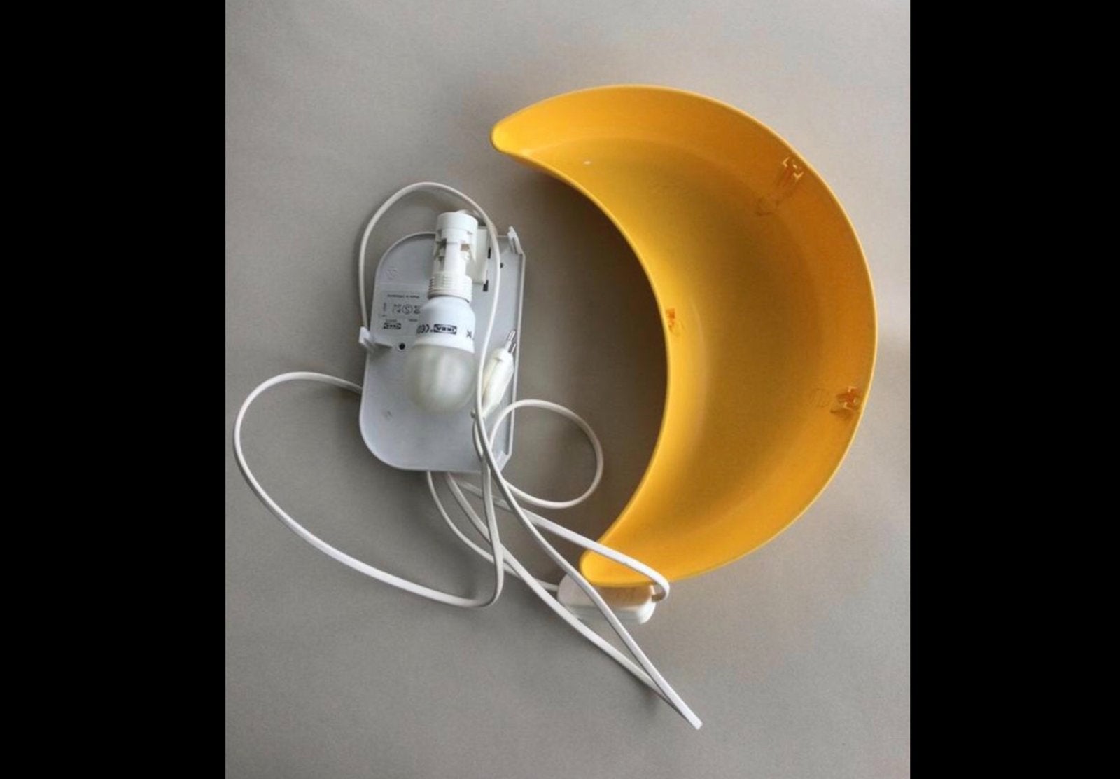 Gele muurlamp IKEA, Geel, Ophalen of Verzenden, Zo goed als nieuw, Ophangbaar