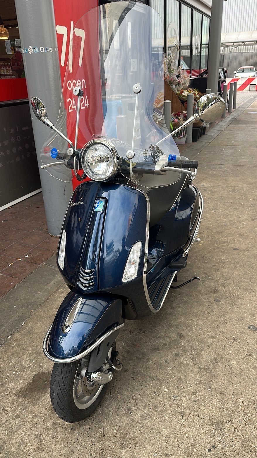 Mooie blauwe Vespa Primavera te koop!, Fietsen en Brommers, Ophalen, Zo goed als nieuw