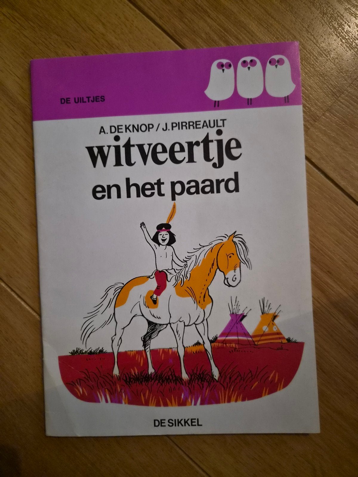 De Uiltjes - Witveertje en het paard, Boeken, Ophalen