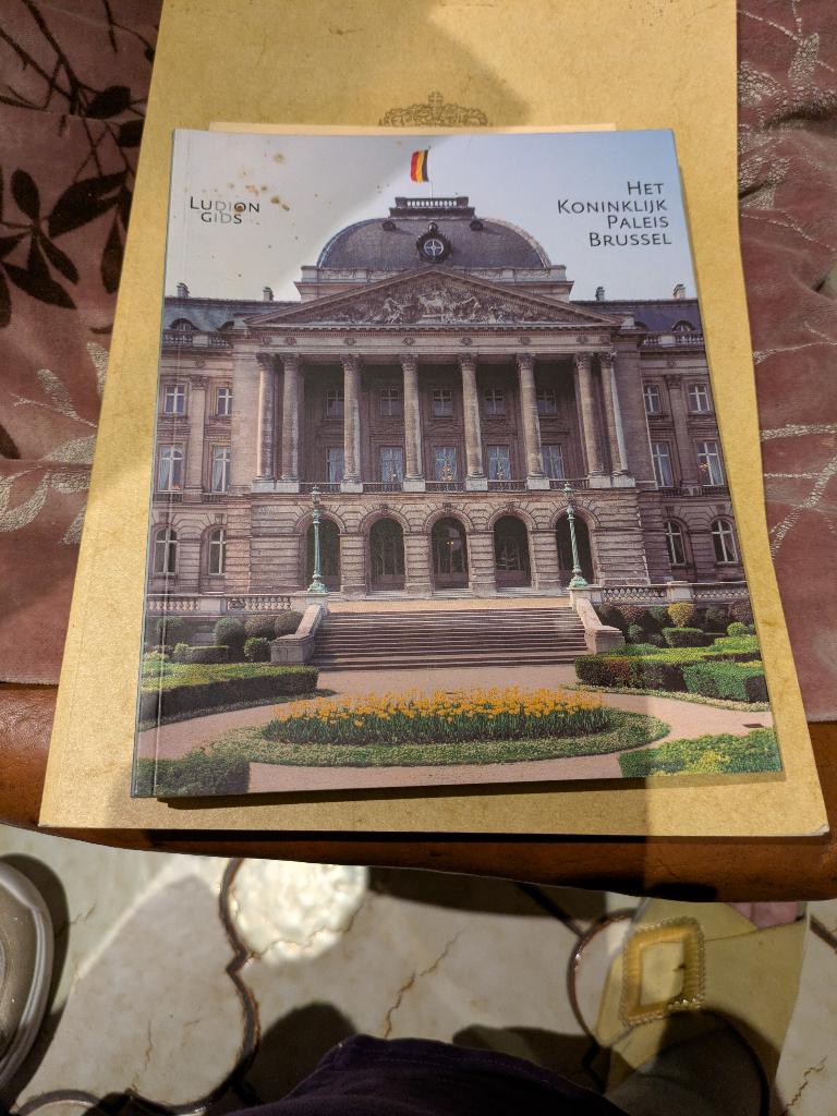 Het koninklijk paleis Brussel, Verzamelen, Koningshuis en Royalty, Ophalen of Verzenden, Zo goed als nieuw, Tijdschrift of Boek