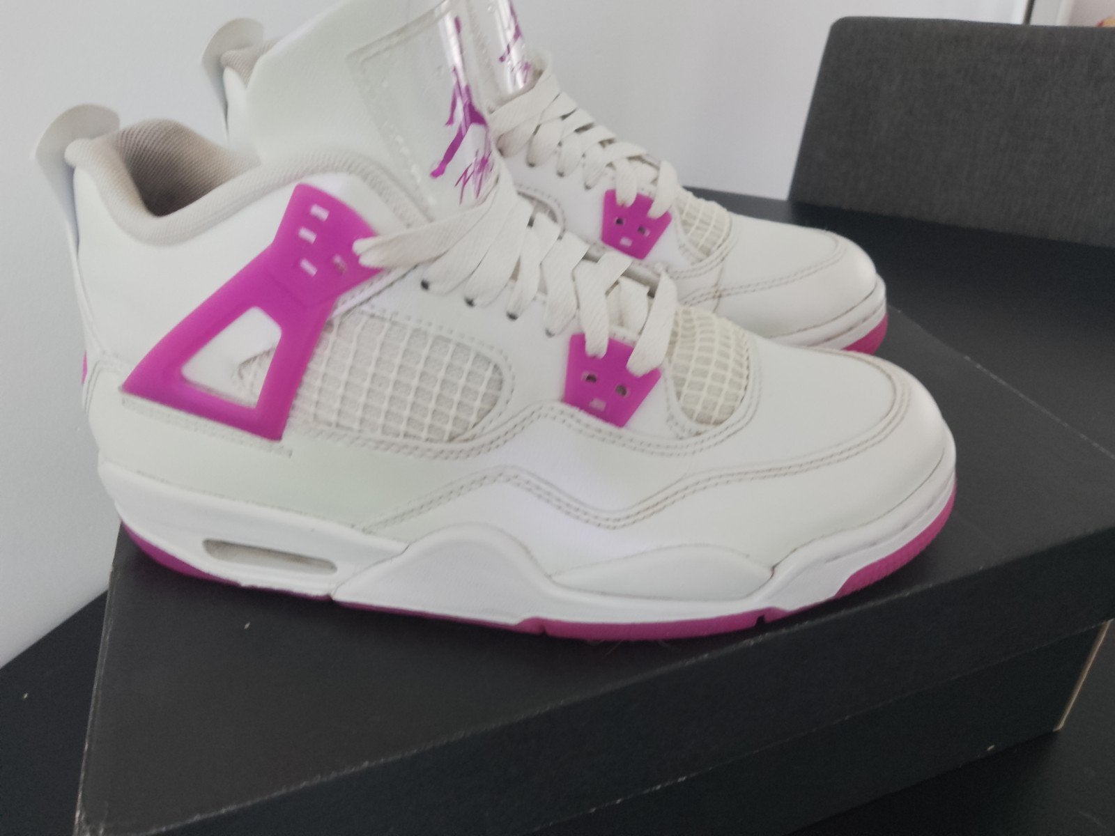 Air Jordan 4 Retro Hyper Violet, Enlèvement ou Envoi, Comme neuf, Chaussures