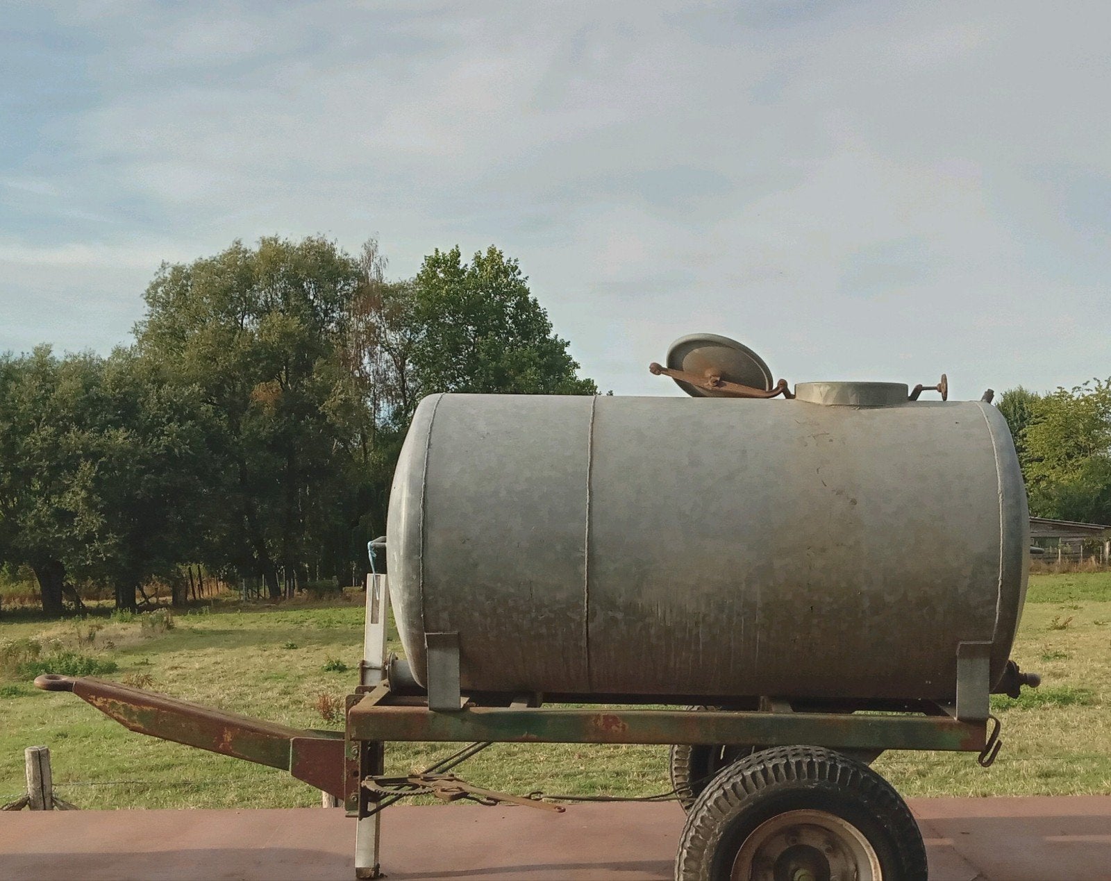 Tonne a eau vendre 3000L, Enlèvement