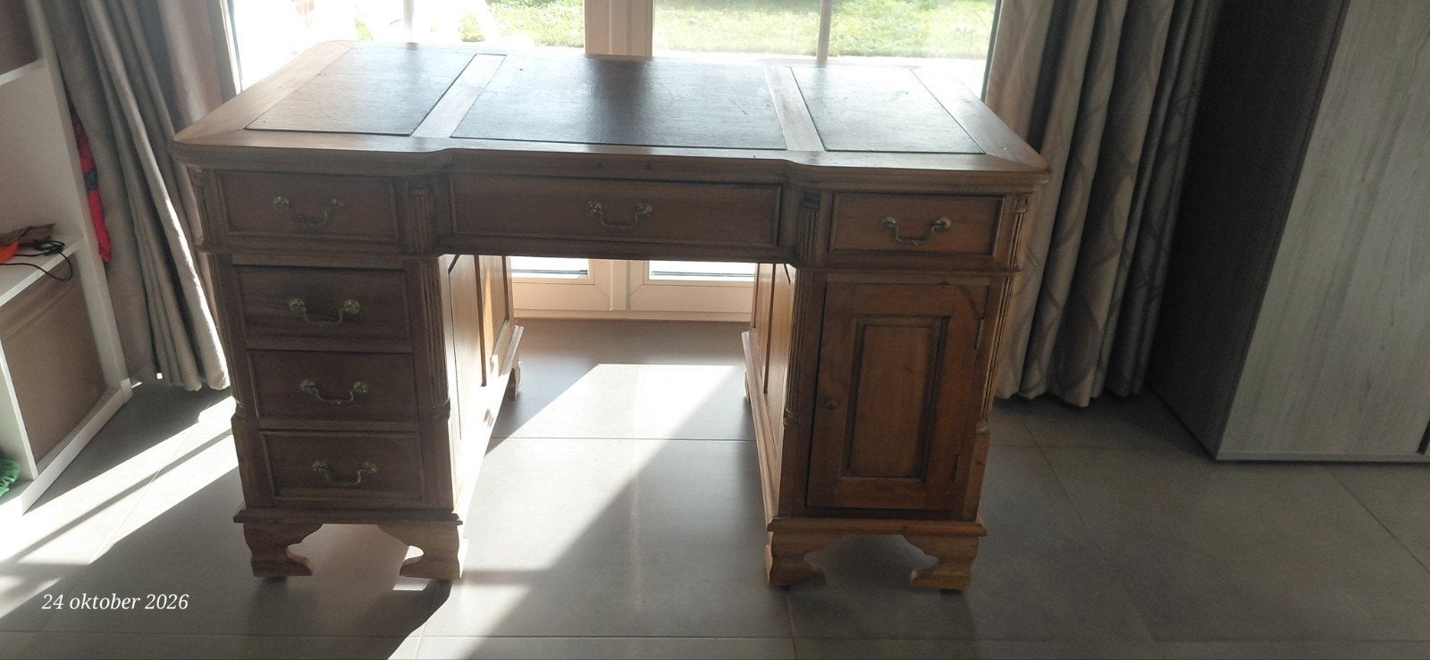 bureau anglais ancien, Enlèvement