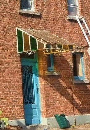 jaren 30 voordeurluifel met gekleurd structuurglas