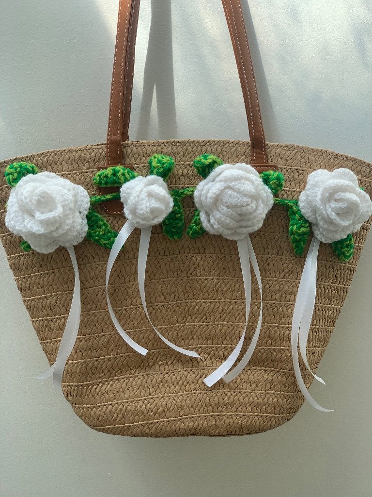 Sac/panier à roses blanches, fabriqué par Anne. Nouveau !, Bijoux, Sacs & Beauté, Envoi, Neuf, Blanc, Autres marques