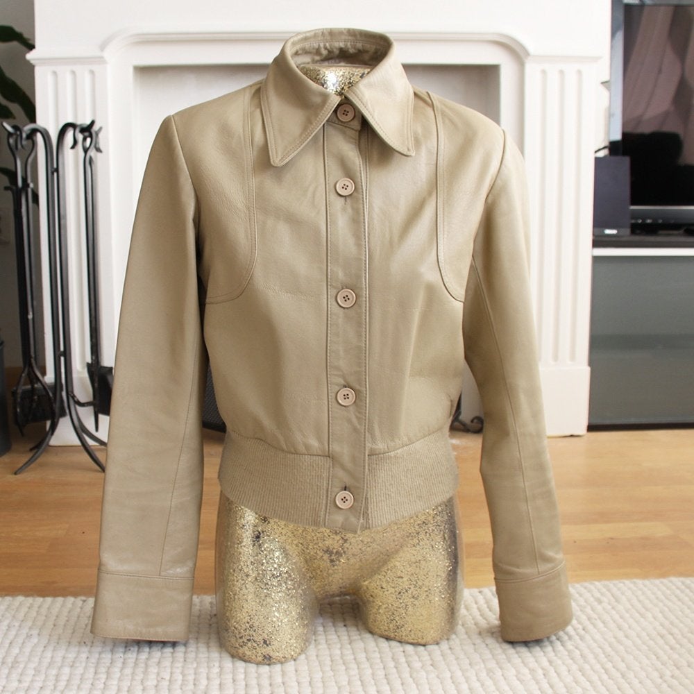 Zeer Mooie Leren Vila Jas (L) € 45,-, Kleding | Dames, Bruin, Verzenden, Vila, Maat 42/44 (L)