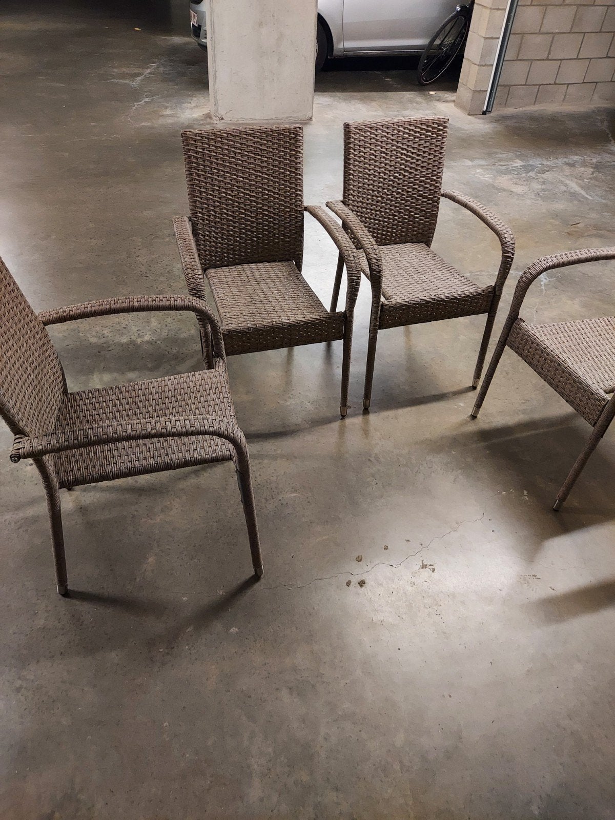 ensemble de balcon, table et 4 chaises et 4 nouveaux coussin, Table à dinner, Salons de jardin, Utilisé, Enlèvement