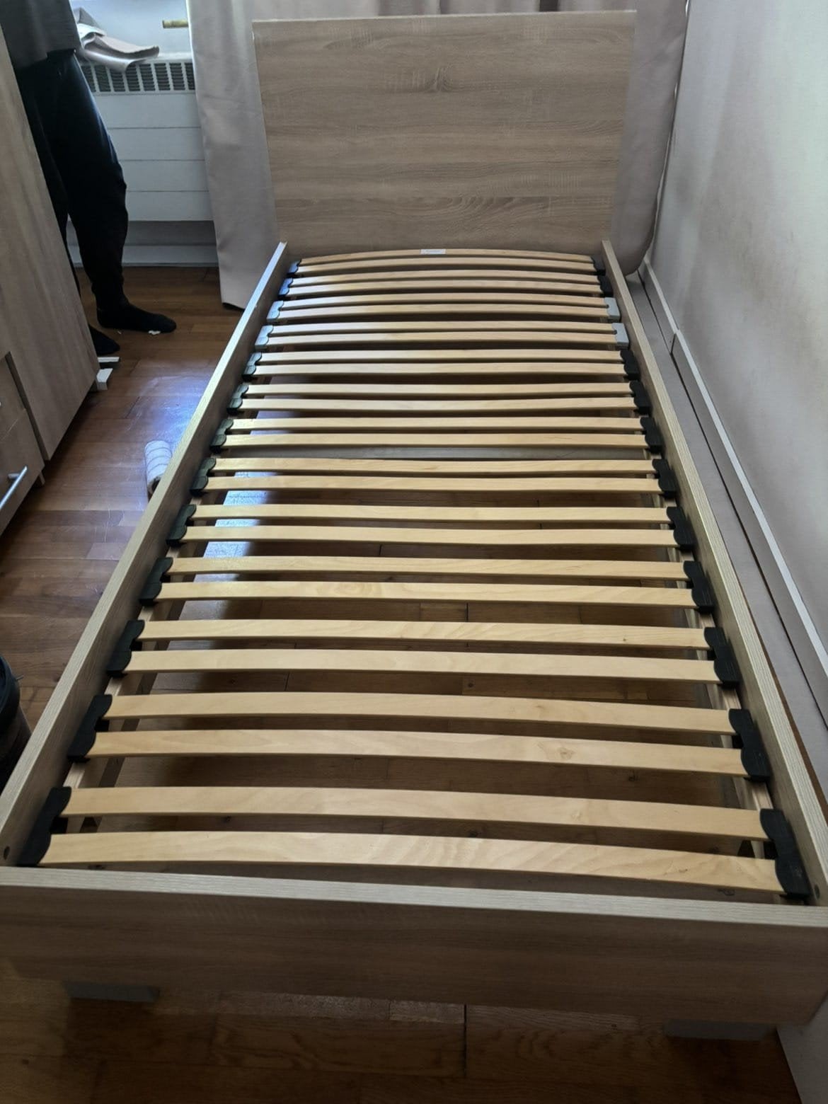 Lit pour 1 personne, Enlèvement, Une personne