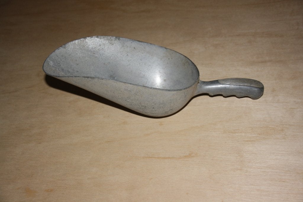 Aluminium meelschop inhoud +/- 1 kg   Als nieuw, Articles professionnels, Agriculture | Aliments pour bétail, Enlèvement ou Envoi