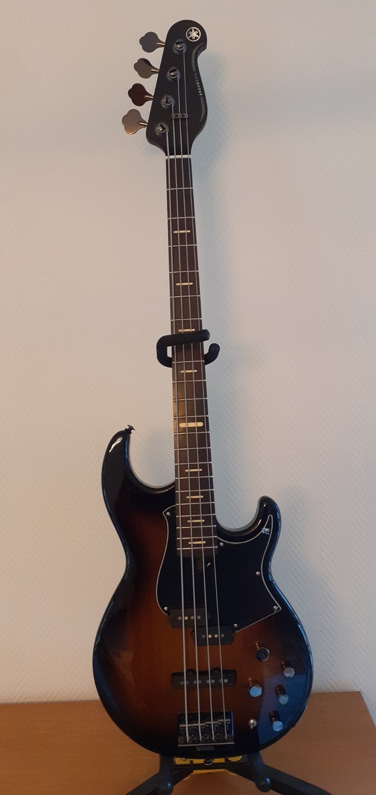 Yamaha BB734 A Dark Coffee Sundburst Gloss, Musique & Instruments, Enlèvement, Comme neuf, Électrique