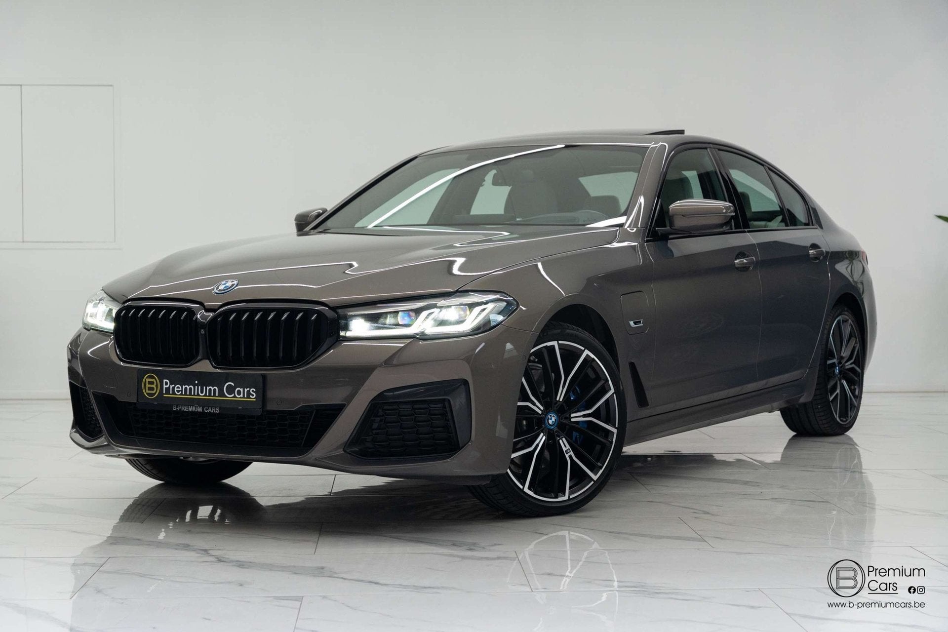 BMW 530 e M-Sport! Individual! Open dak! 360°, H&K!, Auto's, Automaat, Euro 6, 4 cilinders, Hybride Elektrisch/Benzine