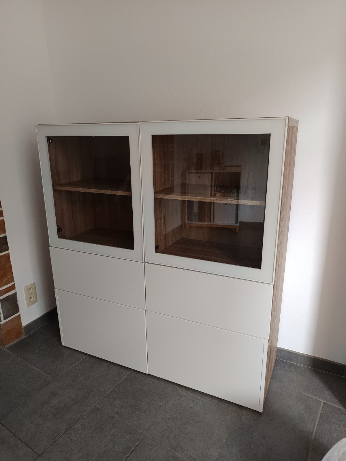 Meuble buffet vitrine ikea Besta, Maison & Meubles, Armoires | Buffets, Enlèvement, Chêne
