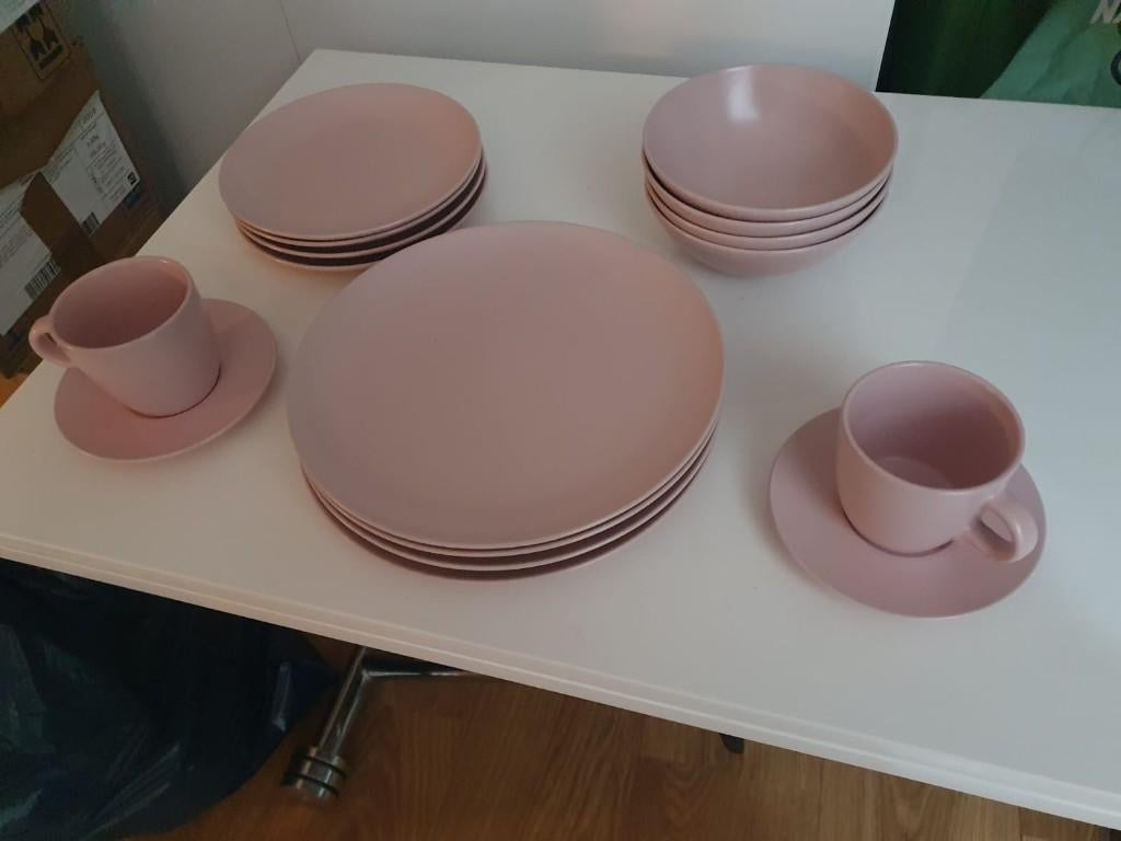 Vaisselle rose IKEA, Enlèvement, Comme neuf, Service complet