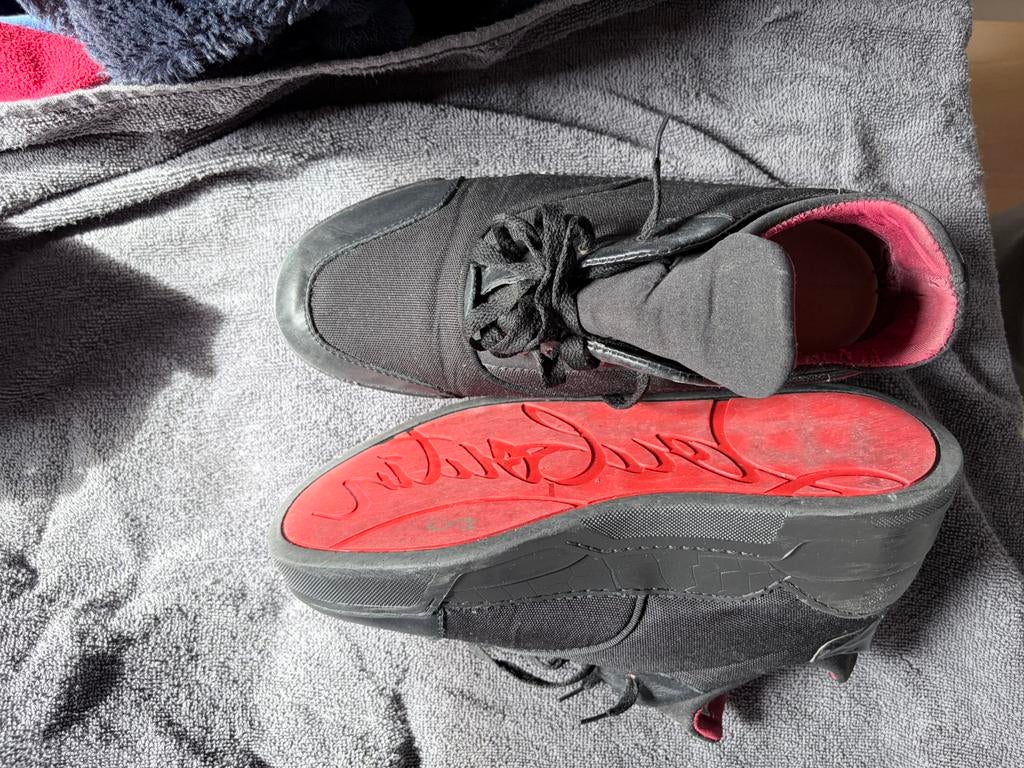 Louboutin, Ophalen of Verzenden, Zo goed als nieuw