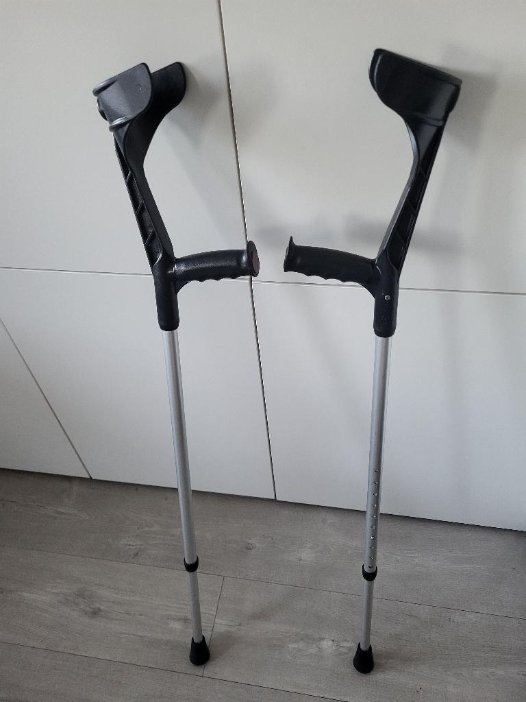 Béquilles/Crutches noires, Enlèvement ou Envoi, Comme neuf