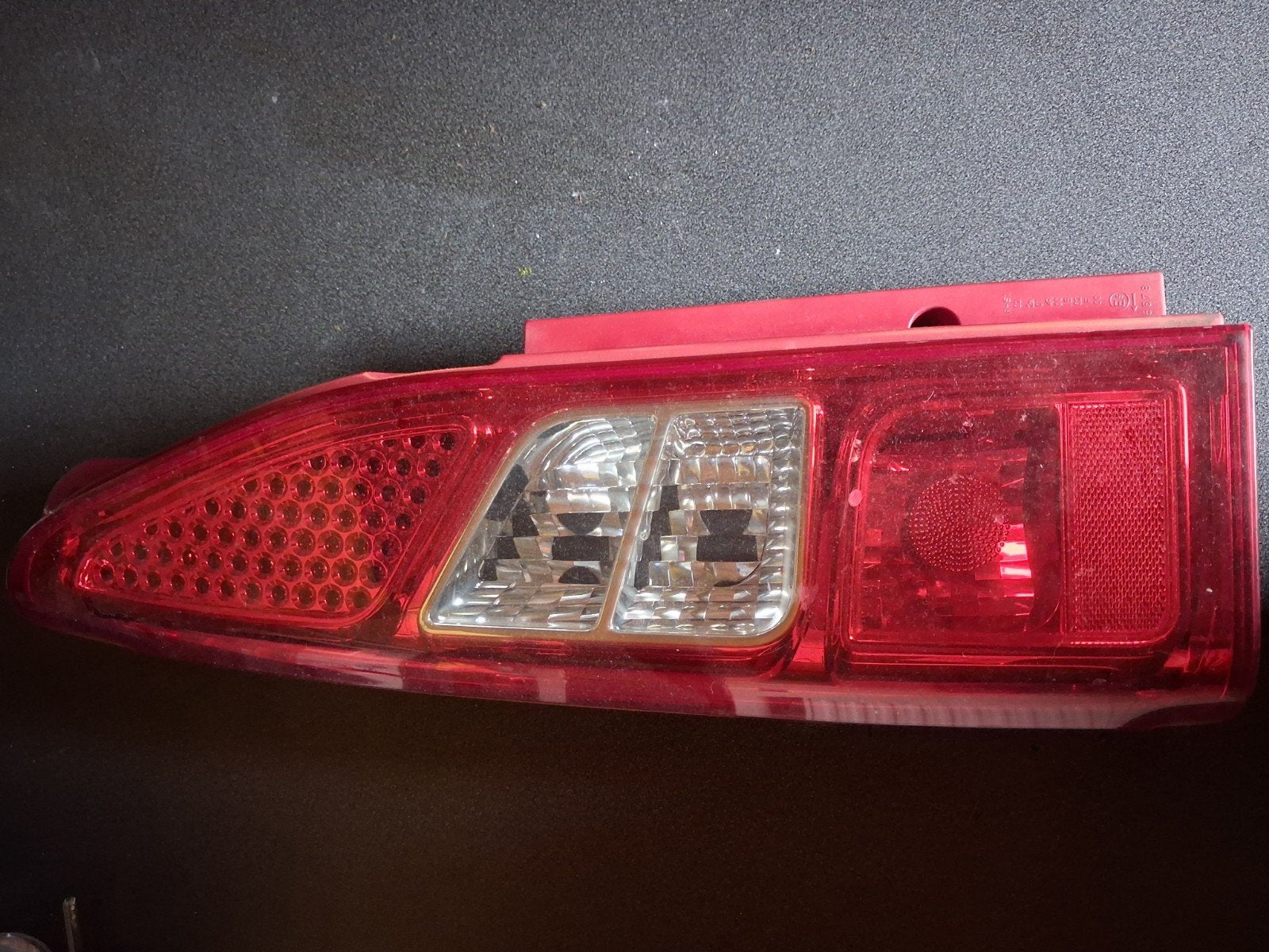 Citroen berlingo / peugeot partner achterlicht links, Ophalen, Peugeot