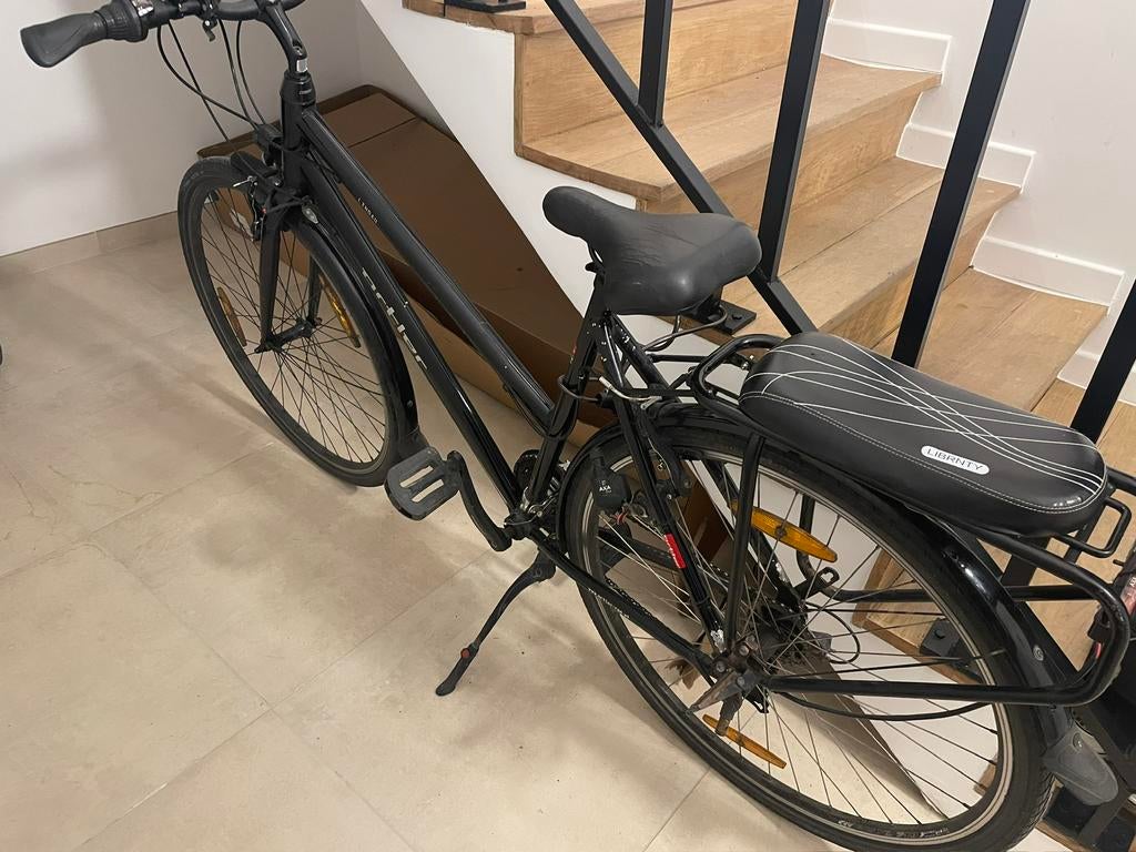 Vélo, couleur noir bon état avec siège pour Enfants, Enlèvement