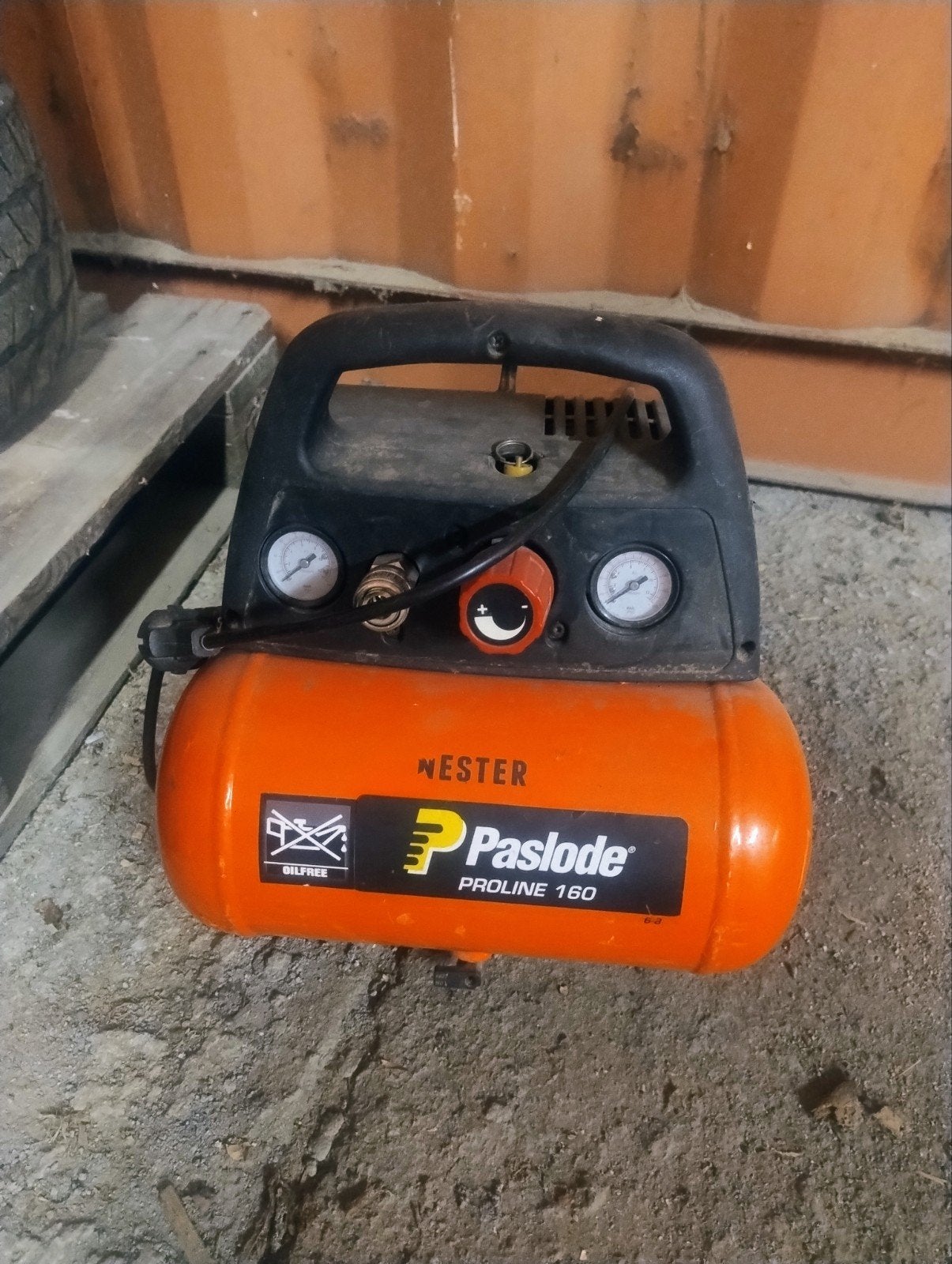 Paslode compressor, Enlèvement