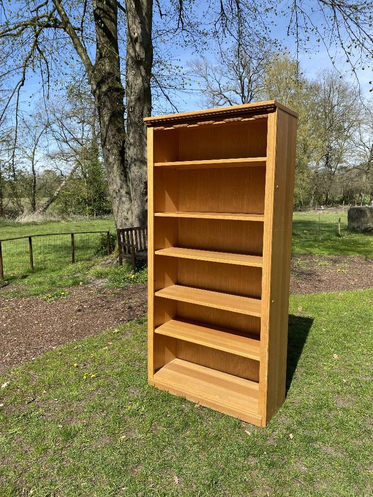 Zware massief houten boekenkast 198 cm hoog, Antiek en Kunst, Ophalen