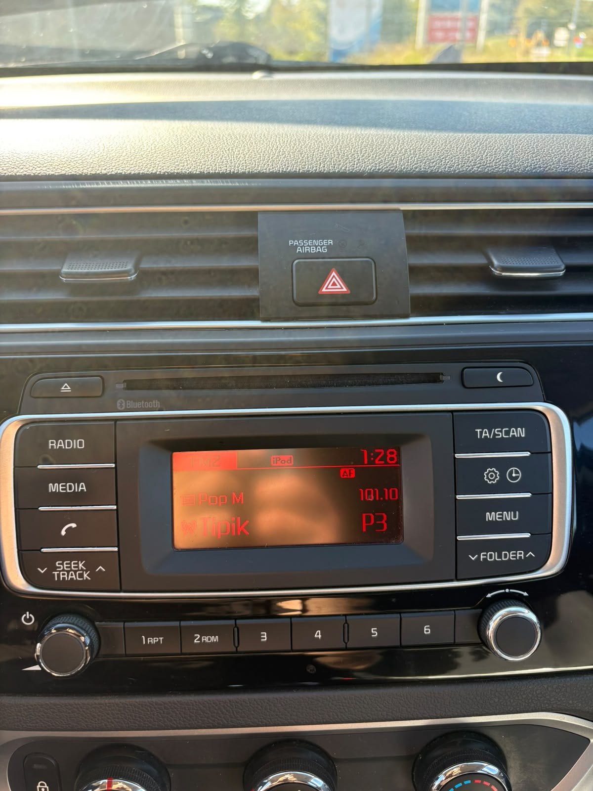 Kia rio 2016 benzine 124098 km, Auto's, Voorwielaandrijving, Stof, Particulier, Dealer onderhouden