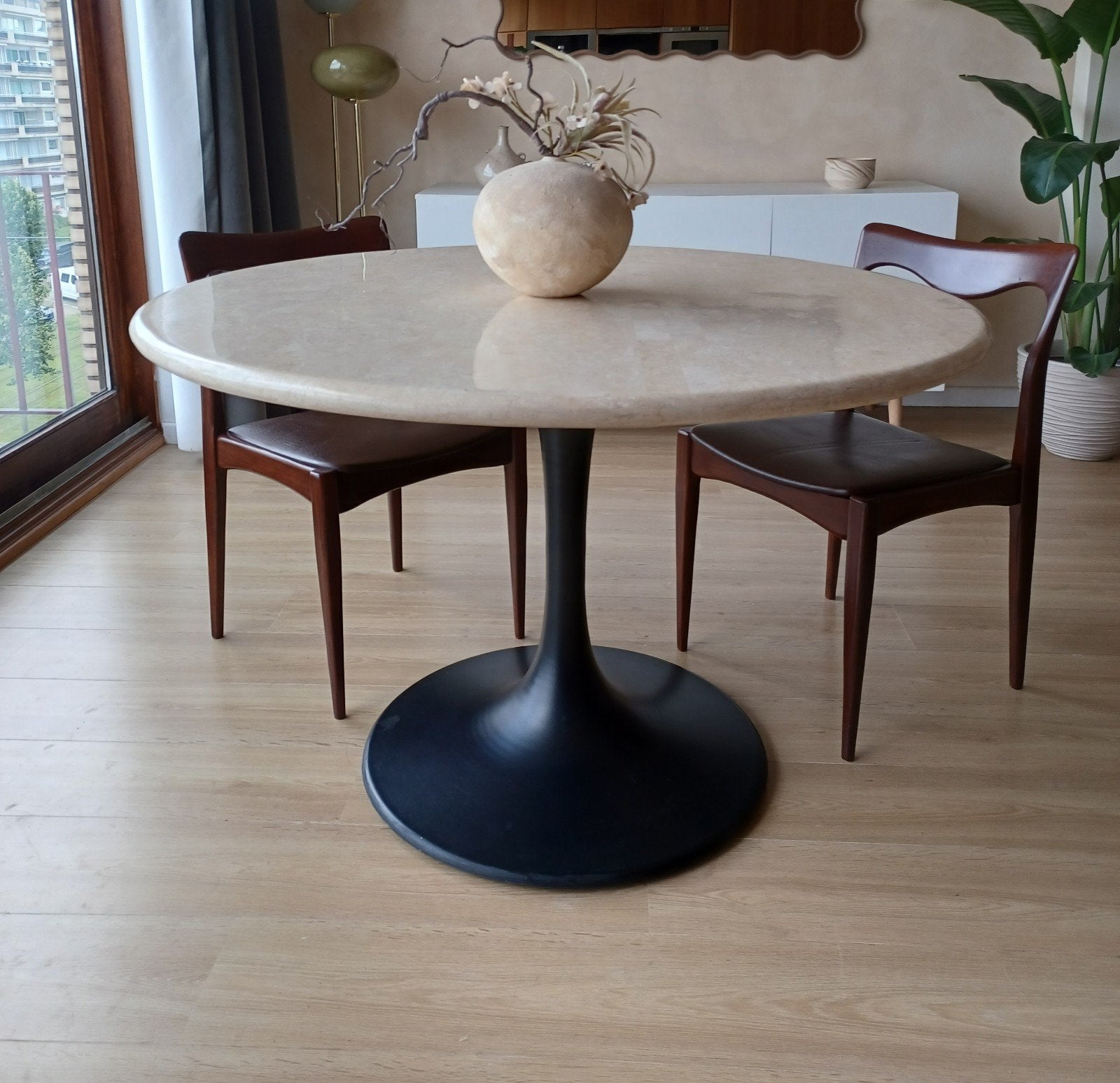 prachtige eettafel van mactan natuursteen 120x120x77, Ophalen