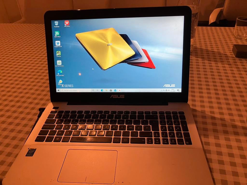 ASUS desktop (+lader), HDD, 8 GB, Moins de 2 Ghz, Enlèvement