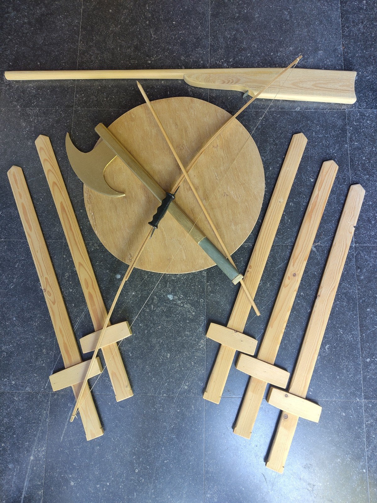 Houten speelgoed zwaarden, boog, bijl, schild,..., Kinderen en Baby's, Speelgoed | Houten speelgoed, Ophalen of Verzenden