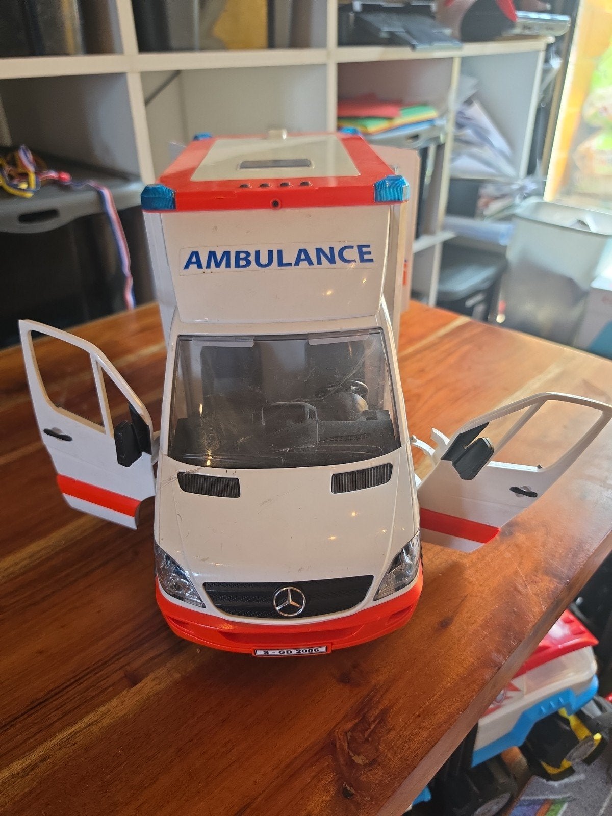 Mercedes Sprinter Bruder ziekenwagen, Ophalen