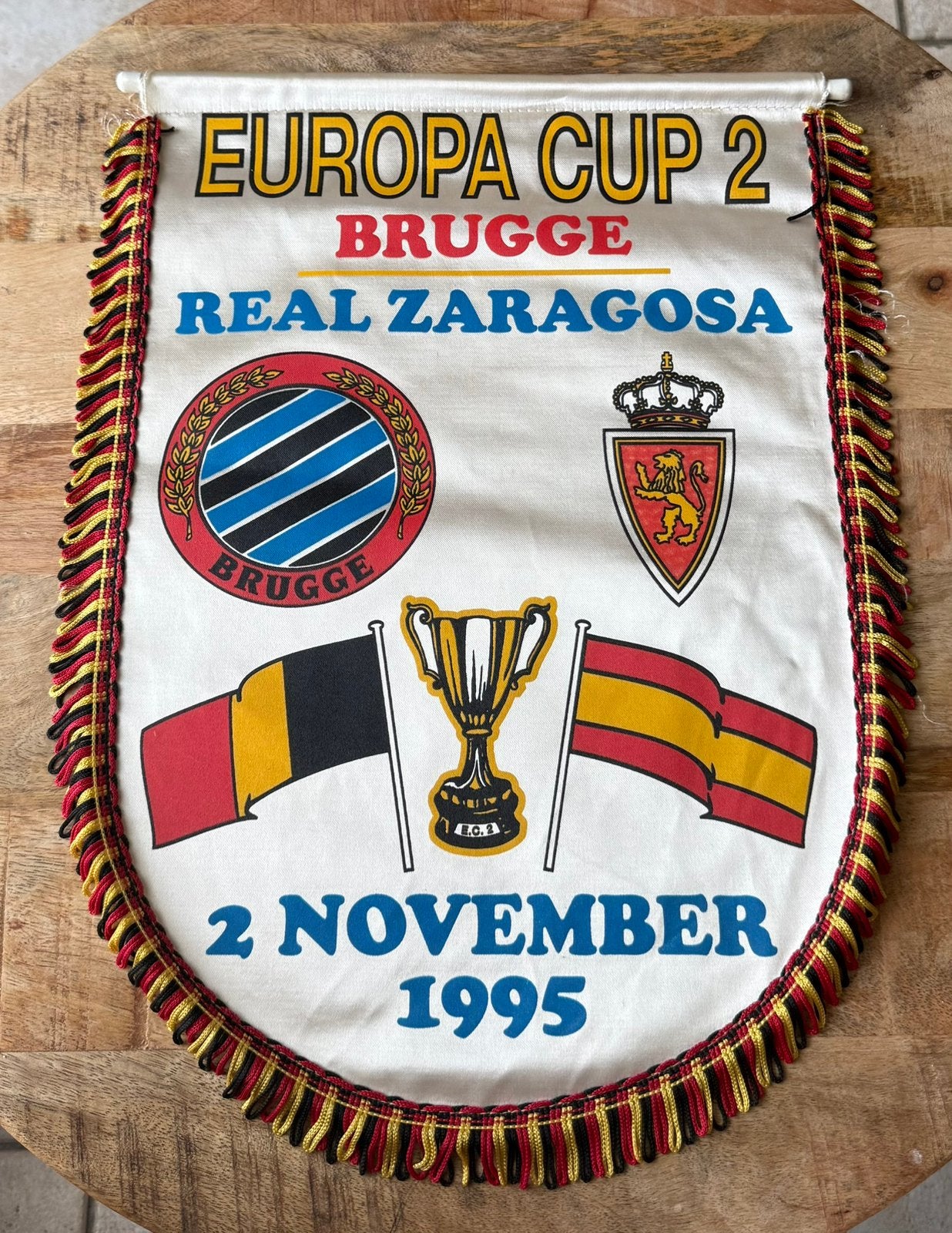 Wimpel Club Brugge - Real Zaragosa 1995, Divers, Drapeaux & Banderoles, Enlèvement ou Envoi, Comme neuf