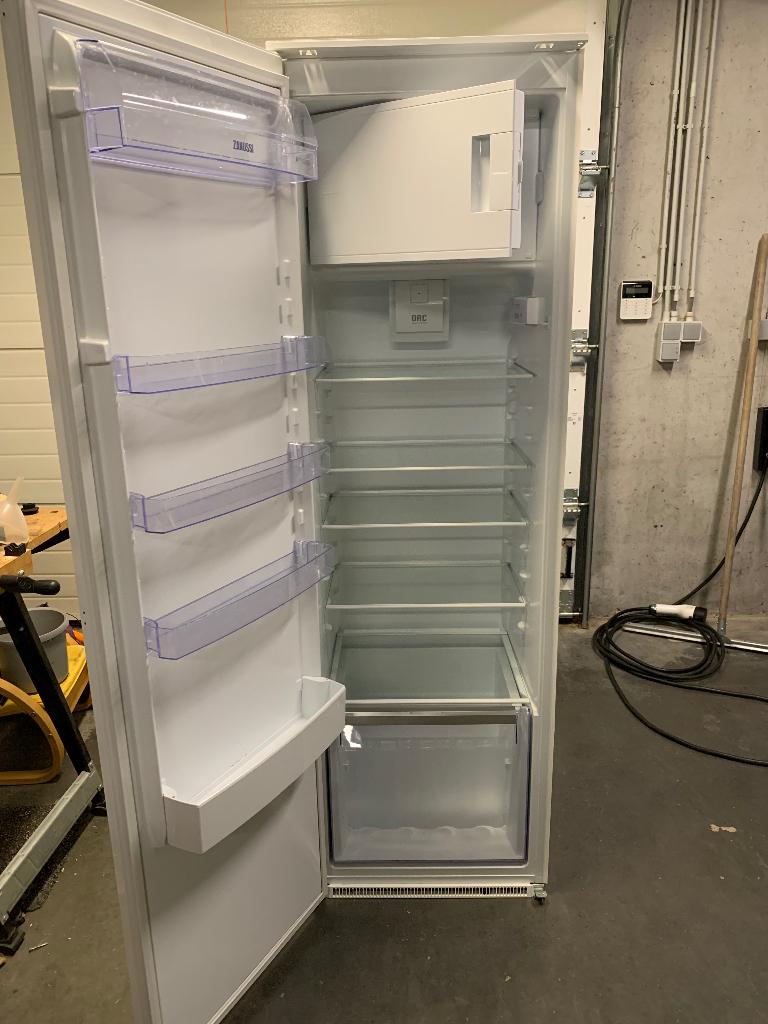Frigo Zanussi, Elektronische apparatuur, Koelkasten en IJskasten, Zo goed als nieuw, Met vriesvak, 200 liter of meer, 160 cm of meer