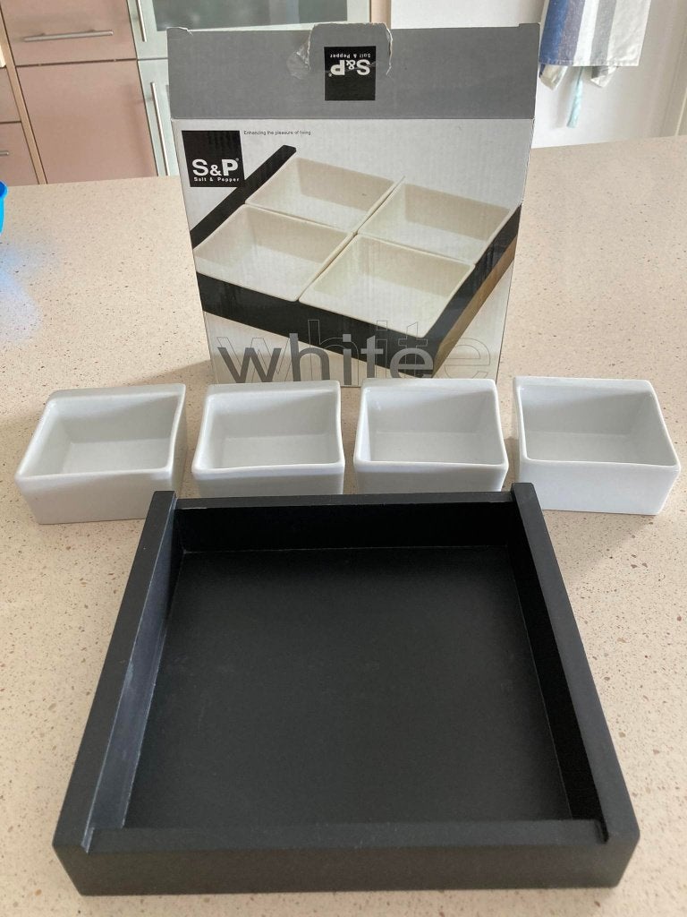 Salt & Pepper schaal met 4 tapas bordjes, Huis en Inrichting, Keuken | Servies, Ophalen of Verzenden, Zo goed als nieuw, Schaal of Schalen