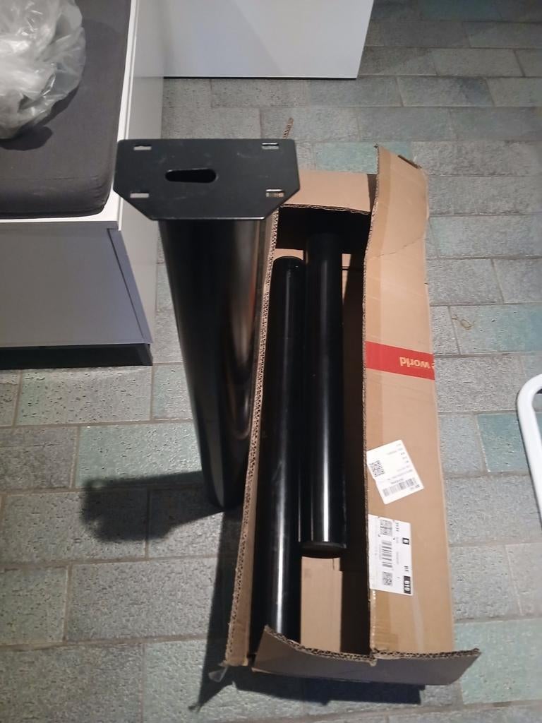 4 st.Ronde zwarte tafelpoten dia 7.6 cm x h 72cm, Ophalen