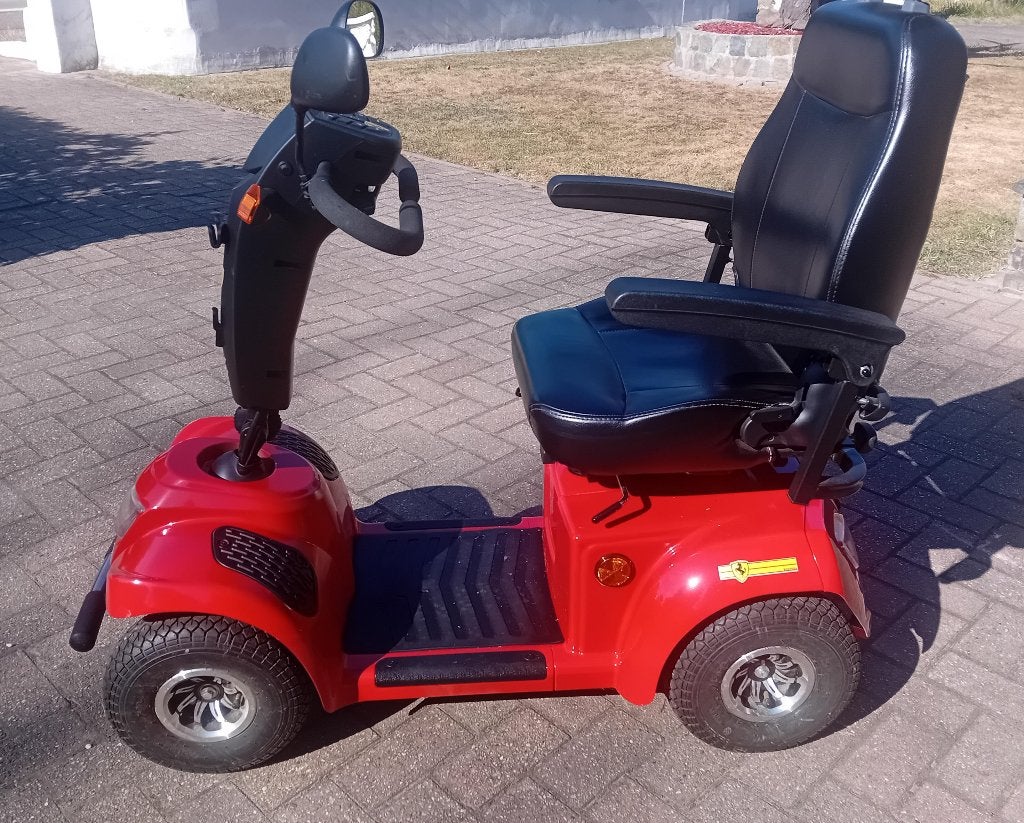 Scootmobiel Ferrari Look, Ophalen, Zo goed als nieuw, 16 t/m 25 km, 16 km/u of meer