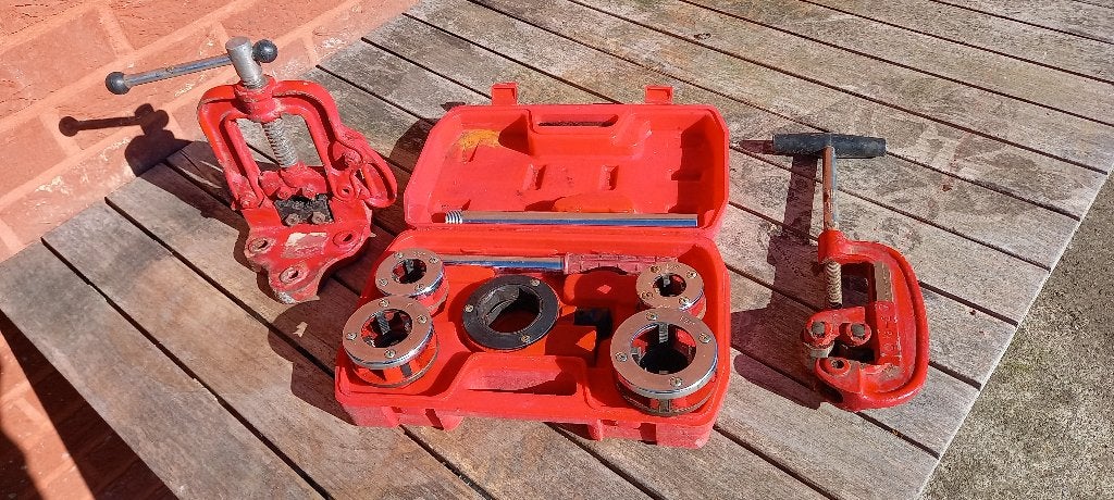 Coupe tubes + étau + jeu de filière, Bricolage & Construction, Enlèvement, Utilisé