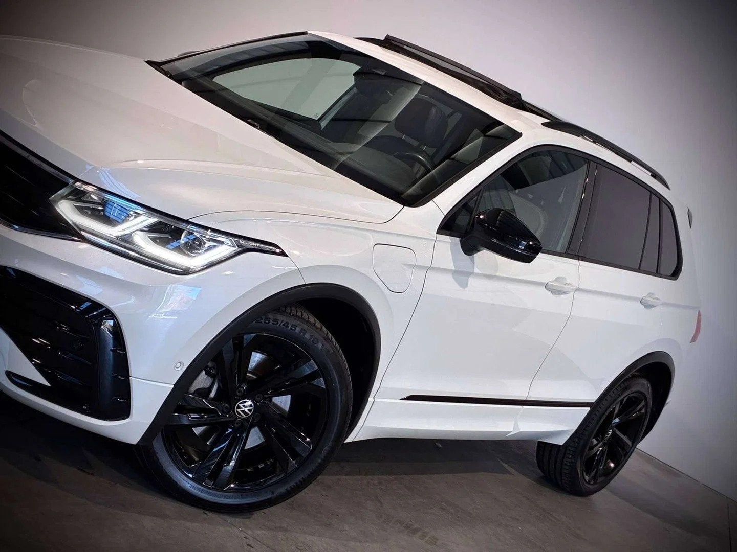 Volkswagen Tiguan 1.4 eHybrid PHEV R-LINE-1ERPRO-COCKPIT-T.O, Auto's, Automaat, 245 pk, Stof, Gebruikt