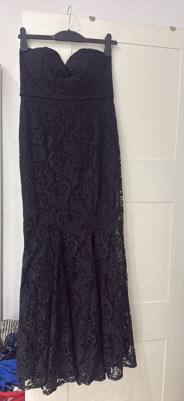 Zwarte elegante jurk met kant, split en tule, Kleding | Dames, Ophalen, Zo goed als nieuw, Maat 42/44 (L)