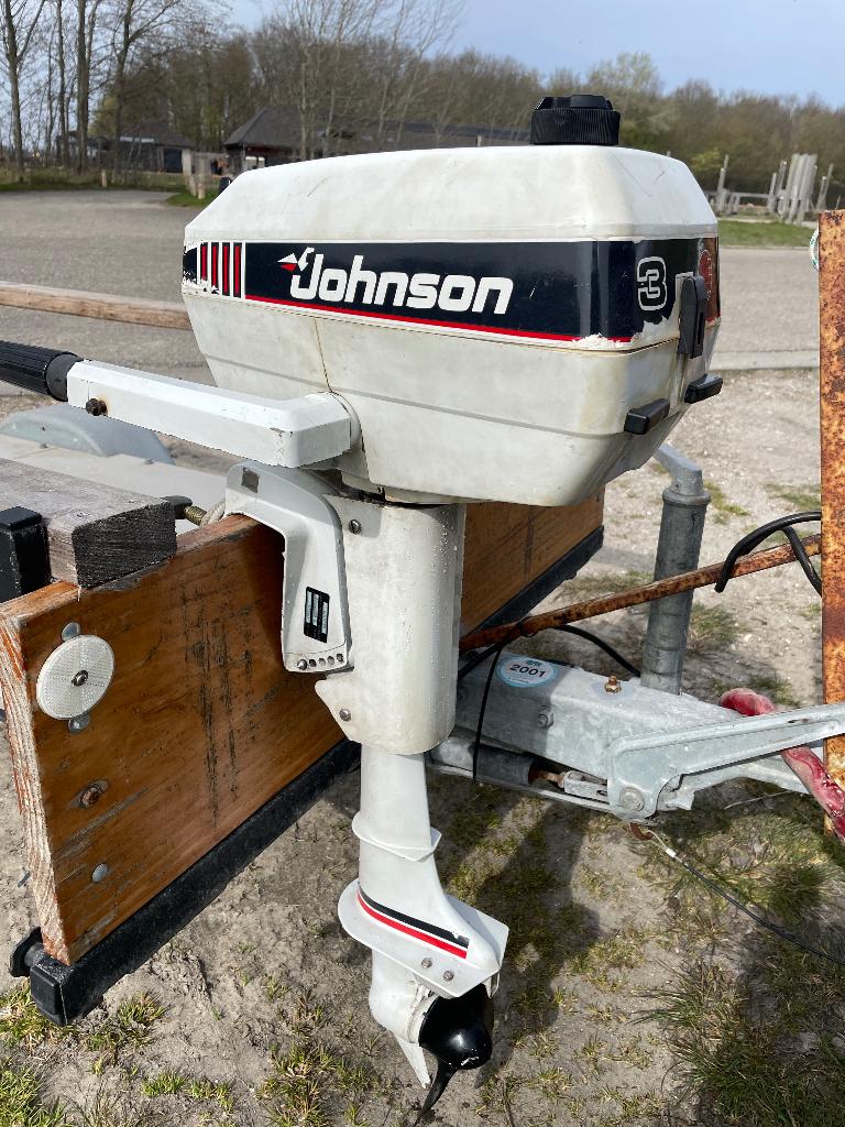 Buitenboordmotor Johnson, 2 cylinder, 2 takt, 3pk, Watersport en Boten, Bootonderdelen, Gebruikt, Motor en Techniek, Zeilboot of Motorboot