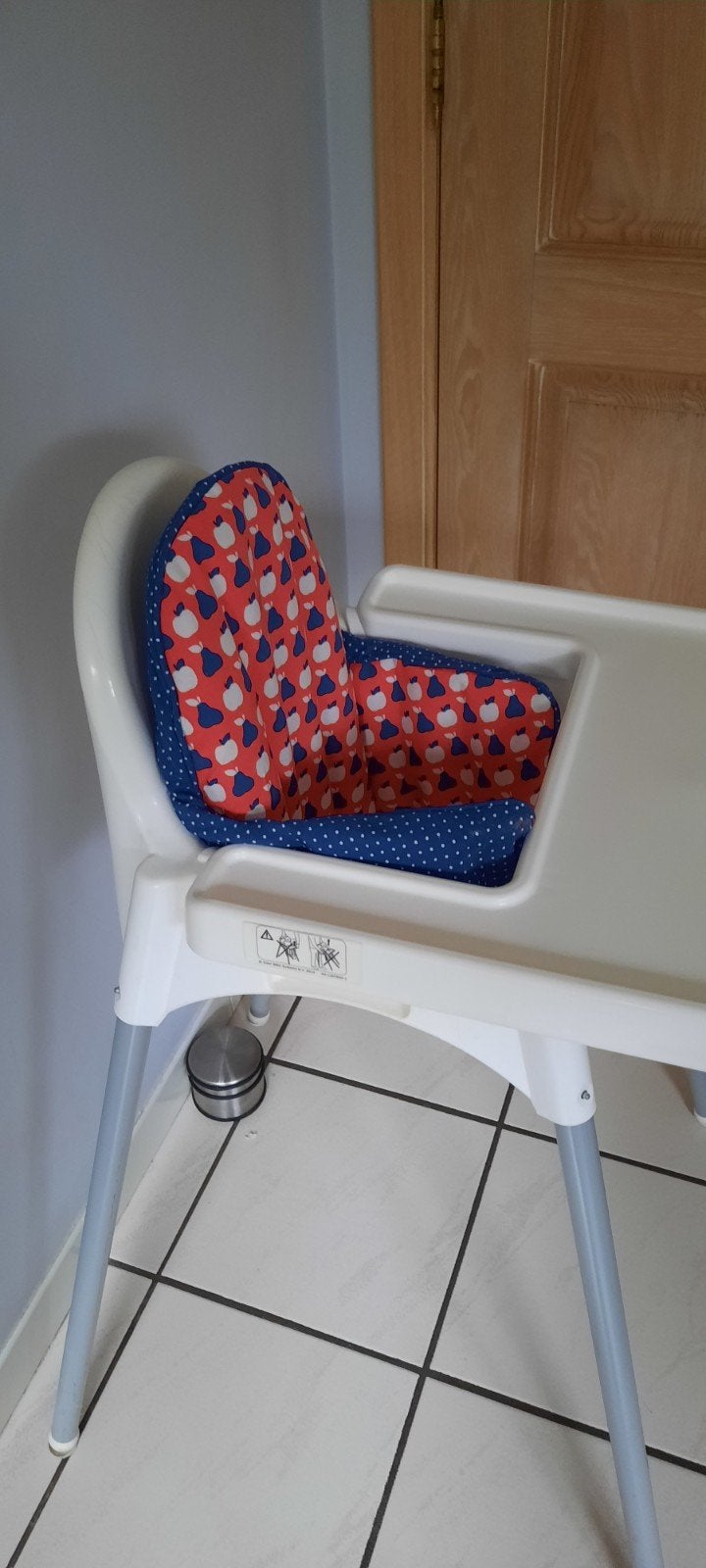 kinderstoel met tablet en kussen, Ophalen