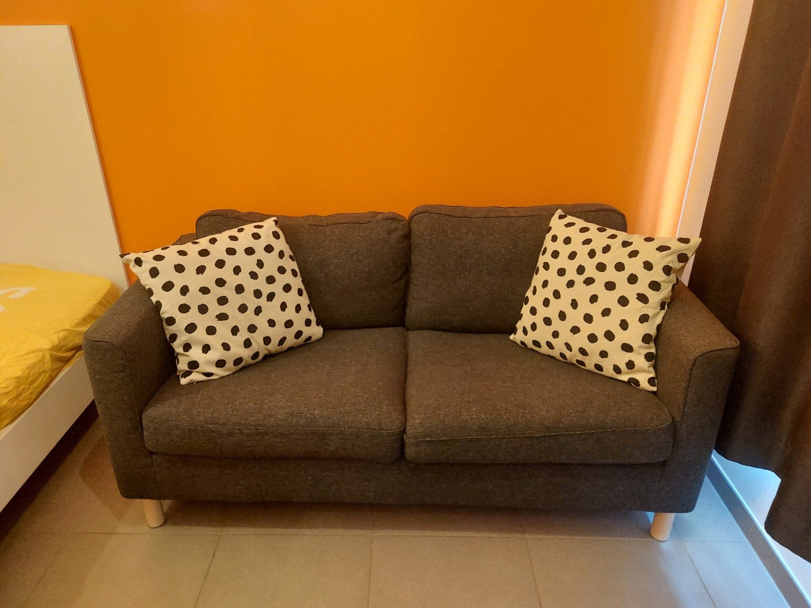Grijze sofa/zetel, Ophalen, Zo goed als nieuw, Tweepersoons, Rechte bank