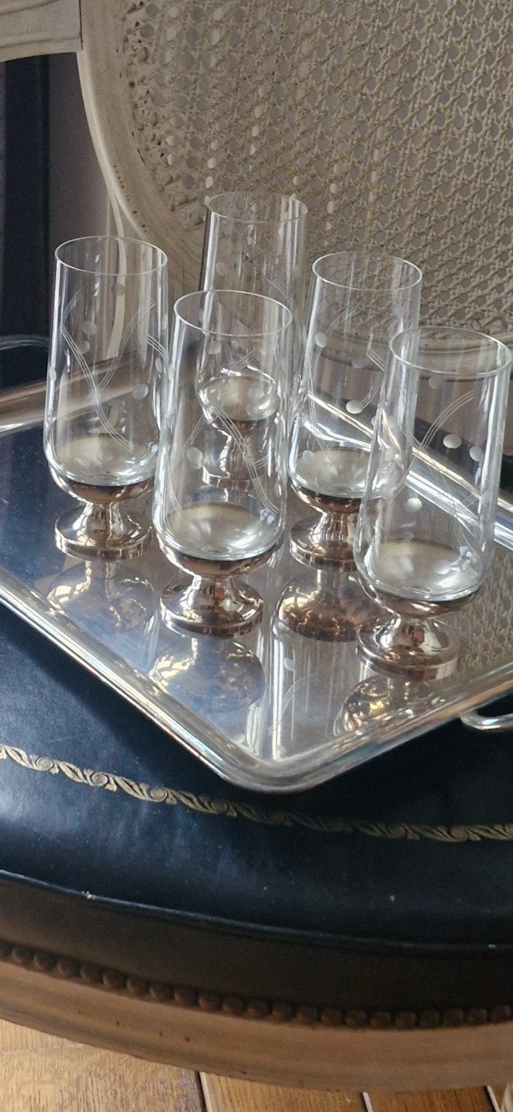 ensemble de 6 verres en cristal avec base en métal argenté., Enlèvement