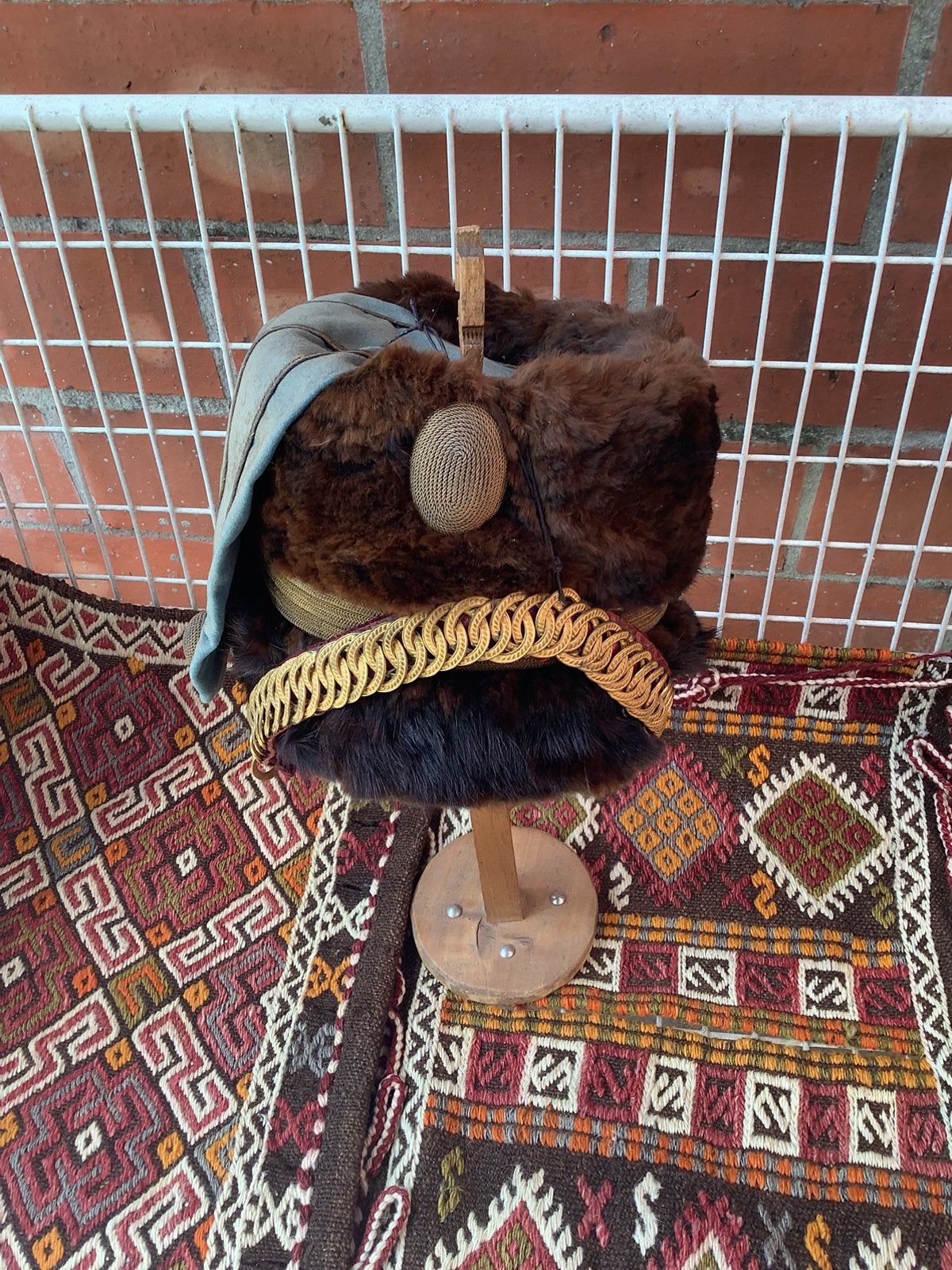 Bonnet de fourure d'officier anglais, Enlèvement ou Envoi