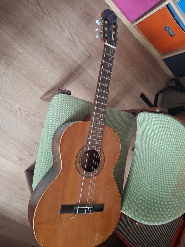 Guitare classique en mauvais état, Musique & Instruments, Enlèvement