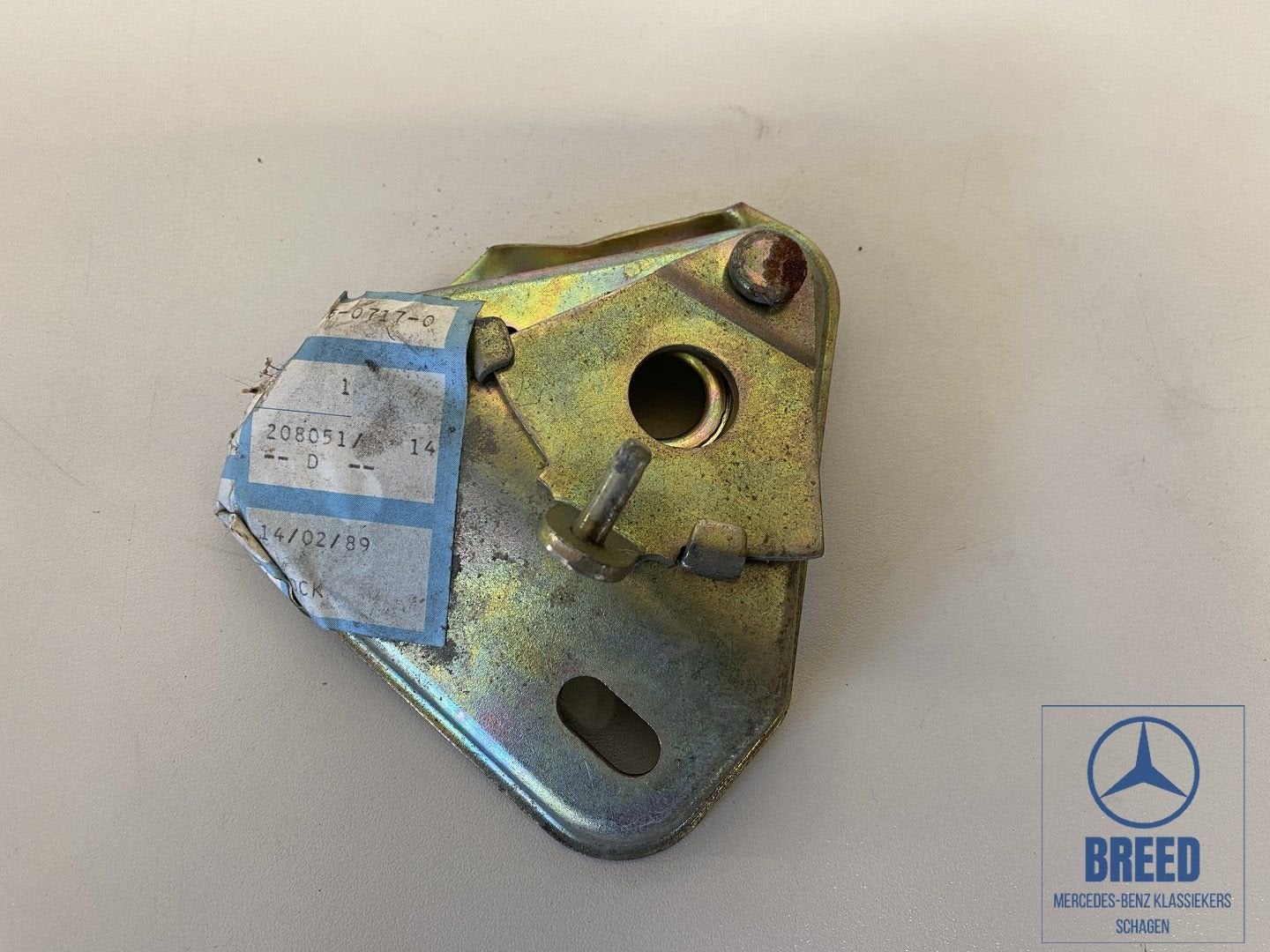 NOS motorkapslot voor Mercedes-Benz W601 W602 W611 T1 TN, Neuf, -, -, Enlèvement ou Envoi
